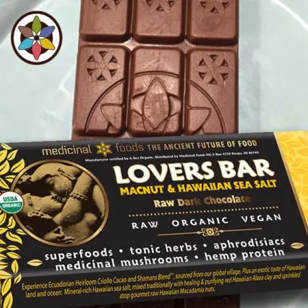 Superfood Macadamia Nut bar. Lovers Chocolate bar, Macnut & Hawaiian Sea Salt.